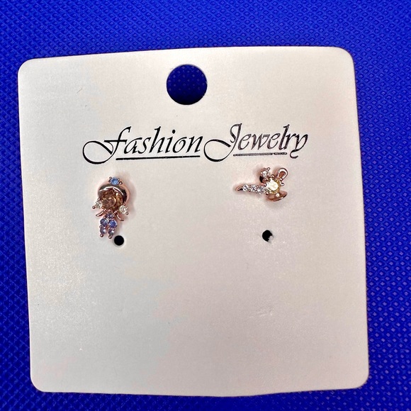 Disney Aladdin Jasmine and Genie lamp Earrings - Picture 2 of 2